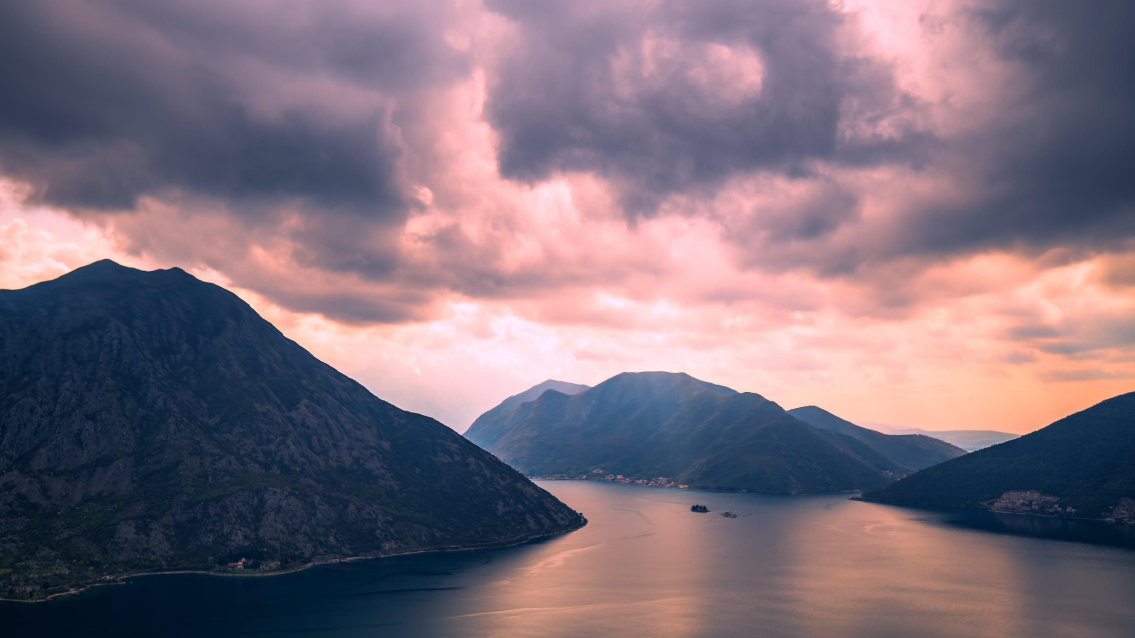 the-movement-of-rain-clouds-over-the-mountains-in-2022-08-03-23-58-10