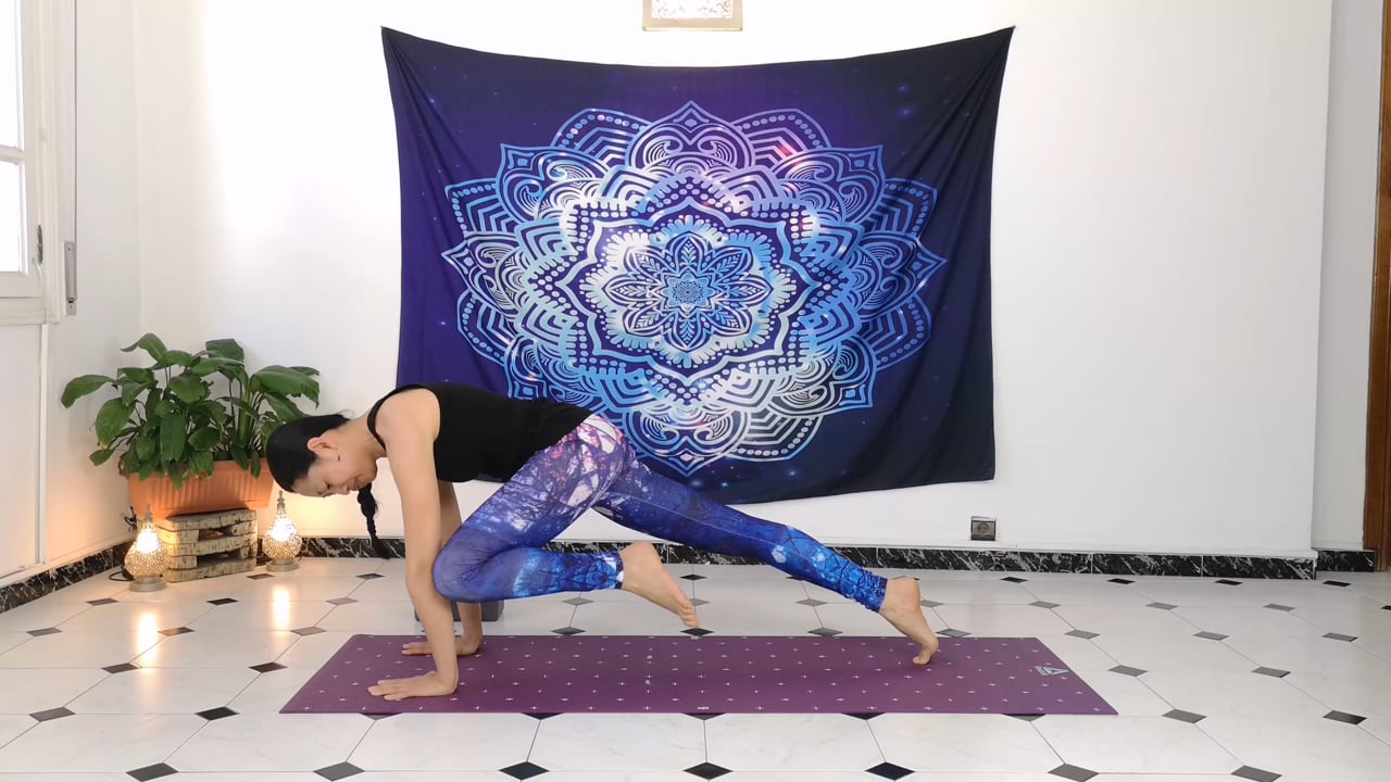 12. Cours de Yoga - Renforcer les abdominaux profonds avec Aline Rakotoson-Babelon (18 min)