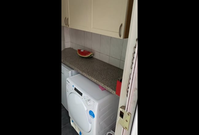 Freshly Decorated HUGE  Double Room available Main Photo