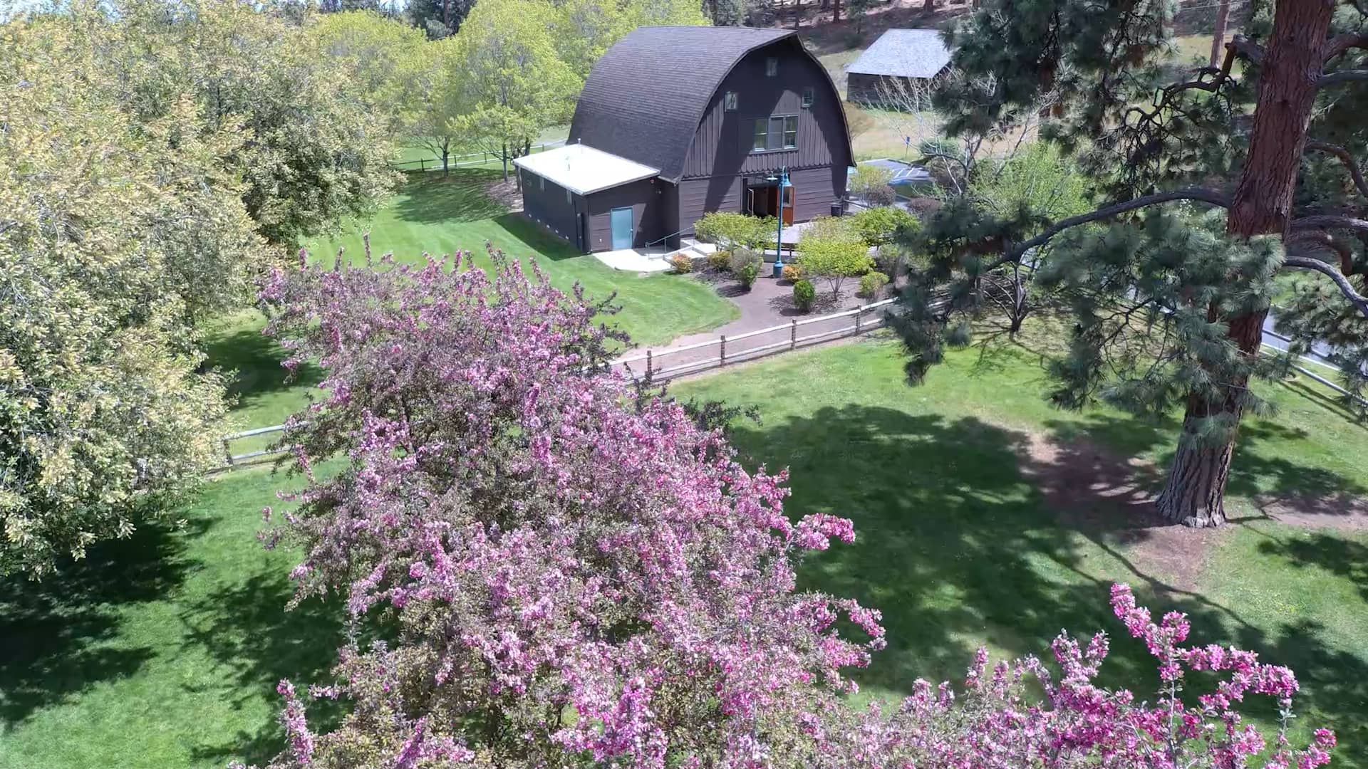 Hollinshead Barn virtual tour on Vimeo