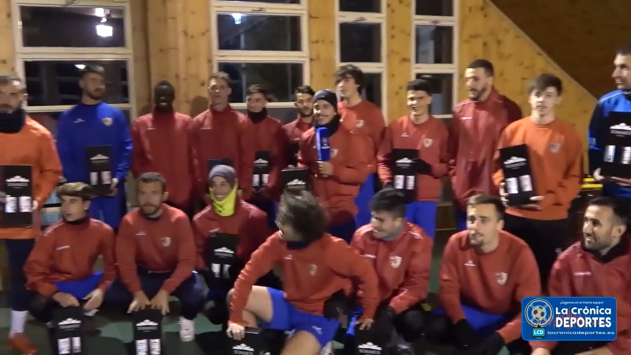 BODEGA SOMMOS unos de los principales patrocinadores de la UD Barbastro, ha regalado un estuche de vino a cada jugador de la primera plantilla de la Unión. "Todo un detalle"