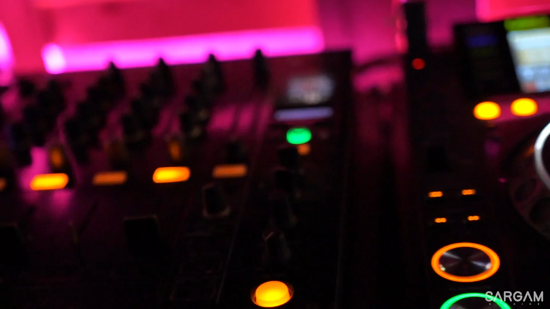 Techno party by ogambience on Vimeo