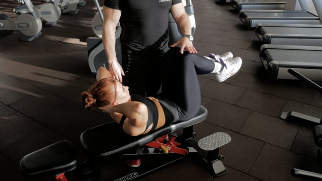 barbell floor chest press female fitness, Stock Video