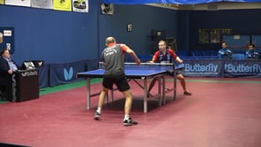 Ple a la sala polivalent per seguir el derbi català de tennis taula