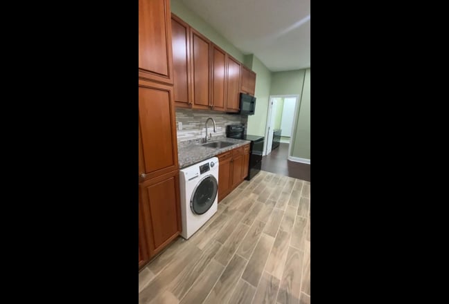 Newly  luxury renovated  &  furnished room  Main Photo