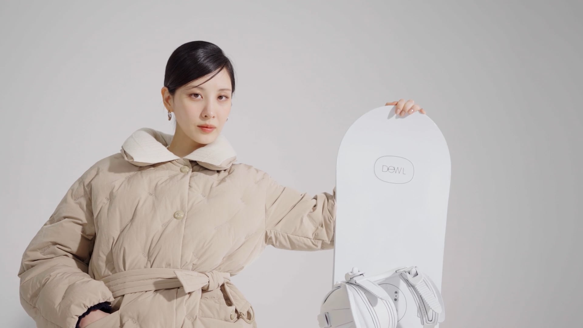 DEWL 2022 Winter brand campaign