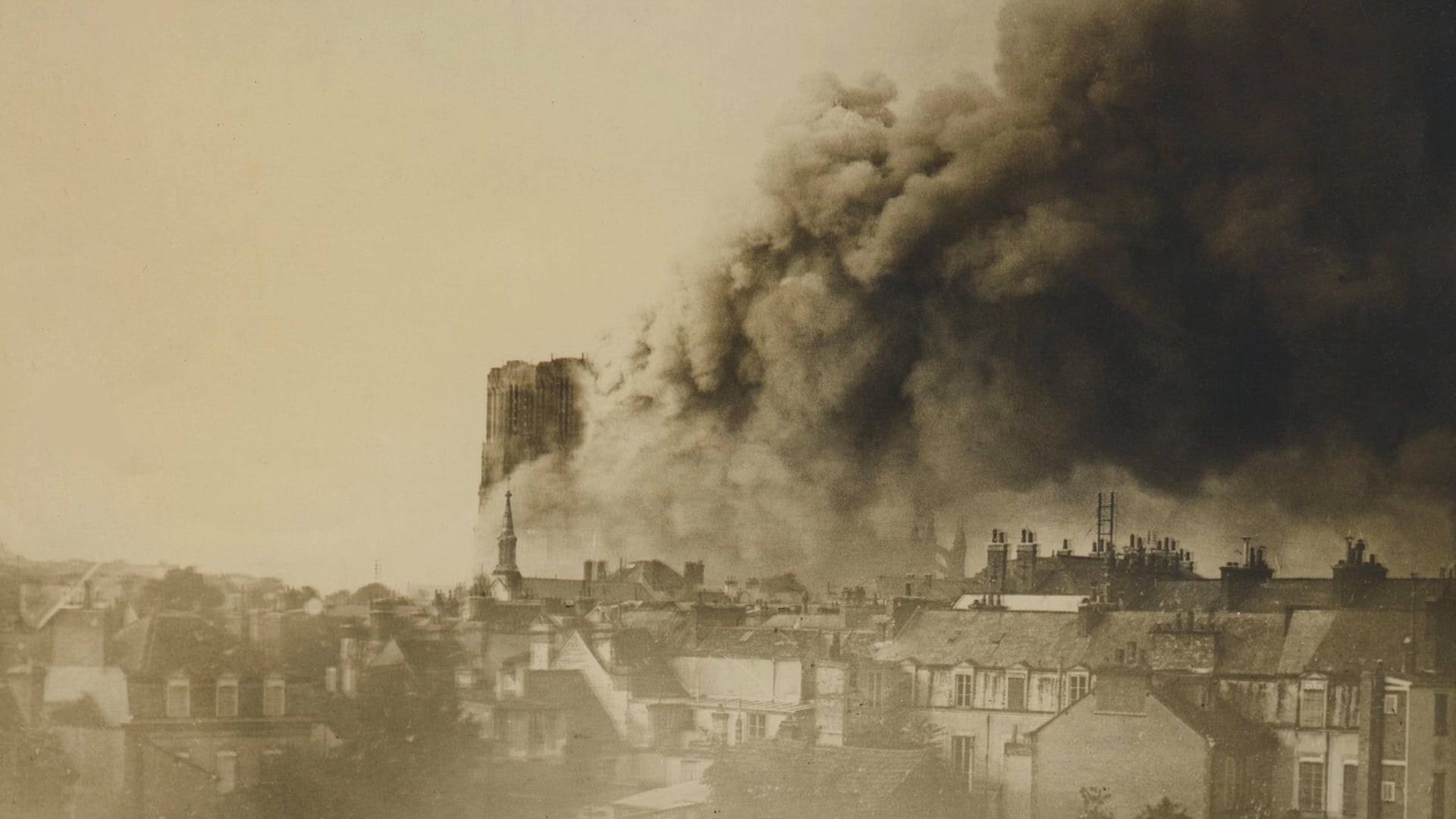 1051 jours - L'incendie de la Cathédrale