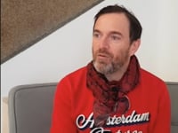 Interview – Jonathan Capdeveille, artiste associé au T2G, présente Saga