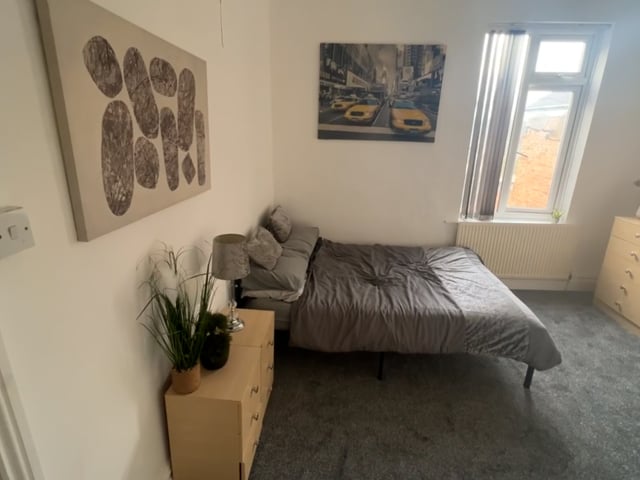 Great furnished room in friendly houseshare (inc) Main Photo