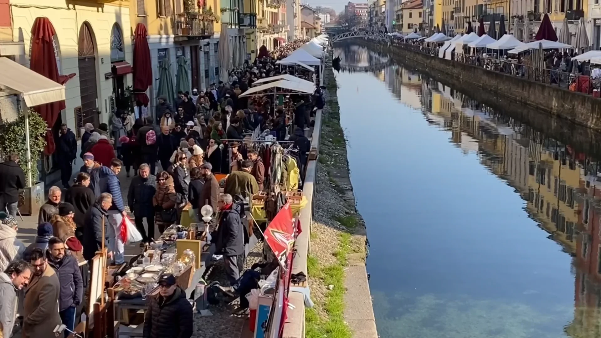 haruhawaii専用 イタリアミラノ、ナヴィッリ蚤の市購入真紅の赤天然