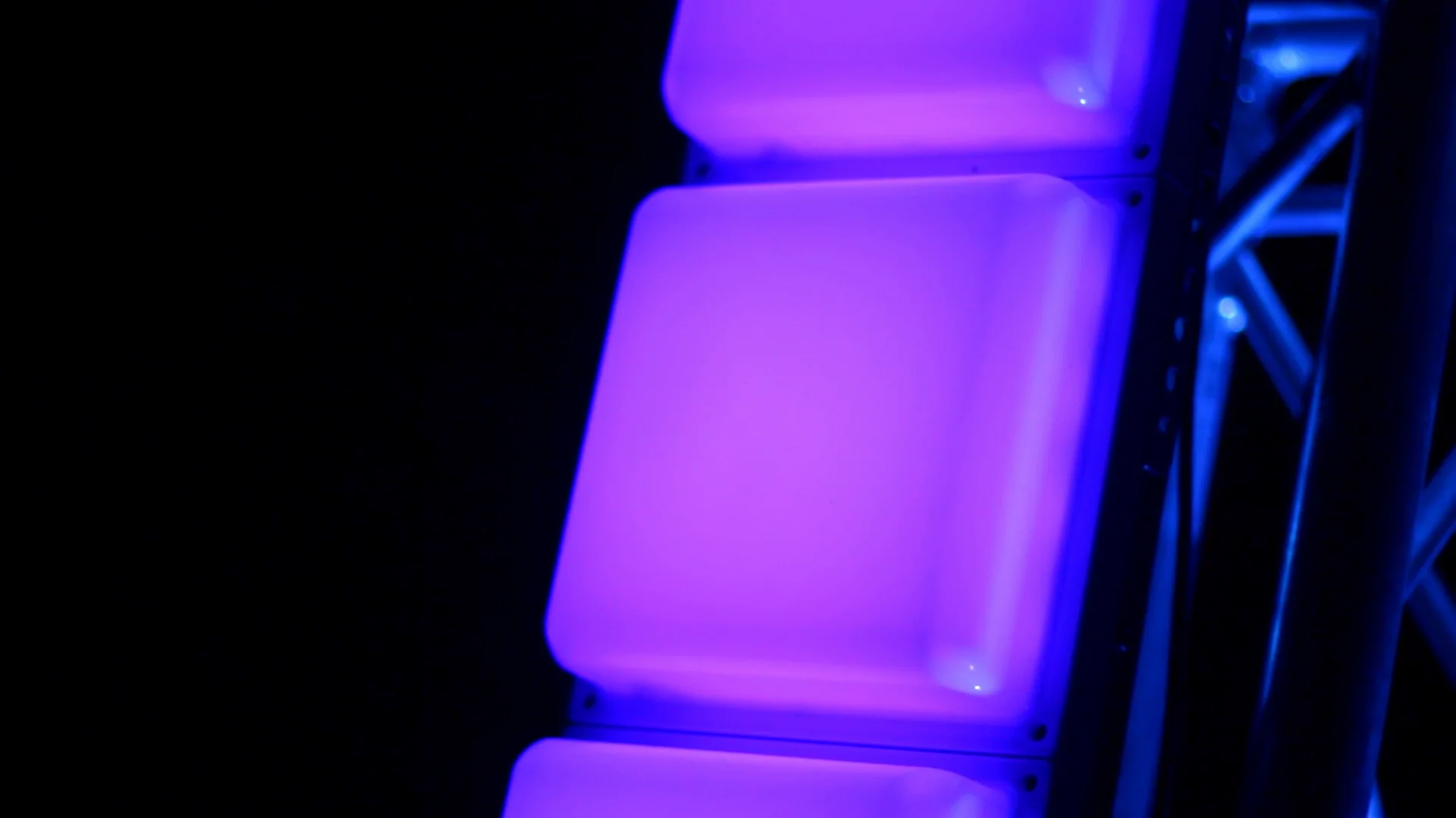 InfiniPix™ Spektro 5 ft LED Block Pixel FX Tower | Blizzard