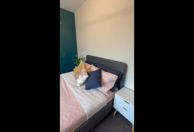 Double bedroom to rent Main Photo