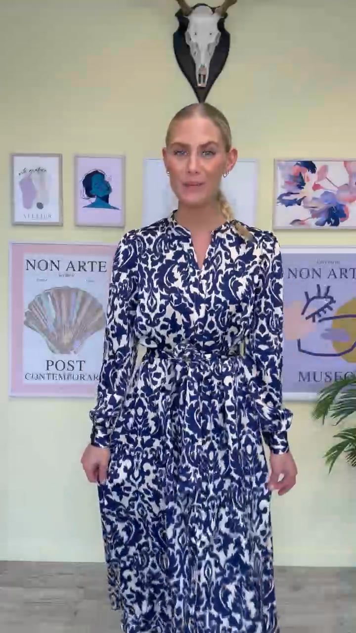 Koncession Hovedsagelig jeg fandt det Neo Noir - Kjole - Cilian Flower Blur Dress - Navy on Vimeo