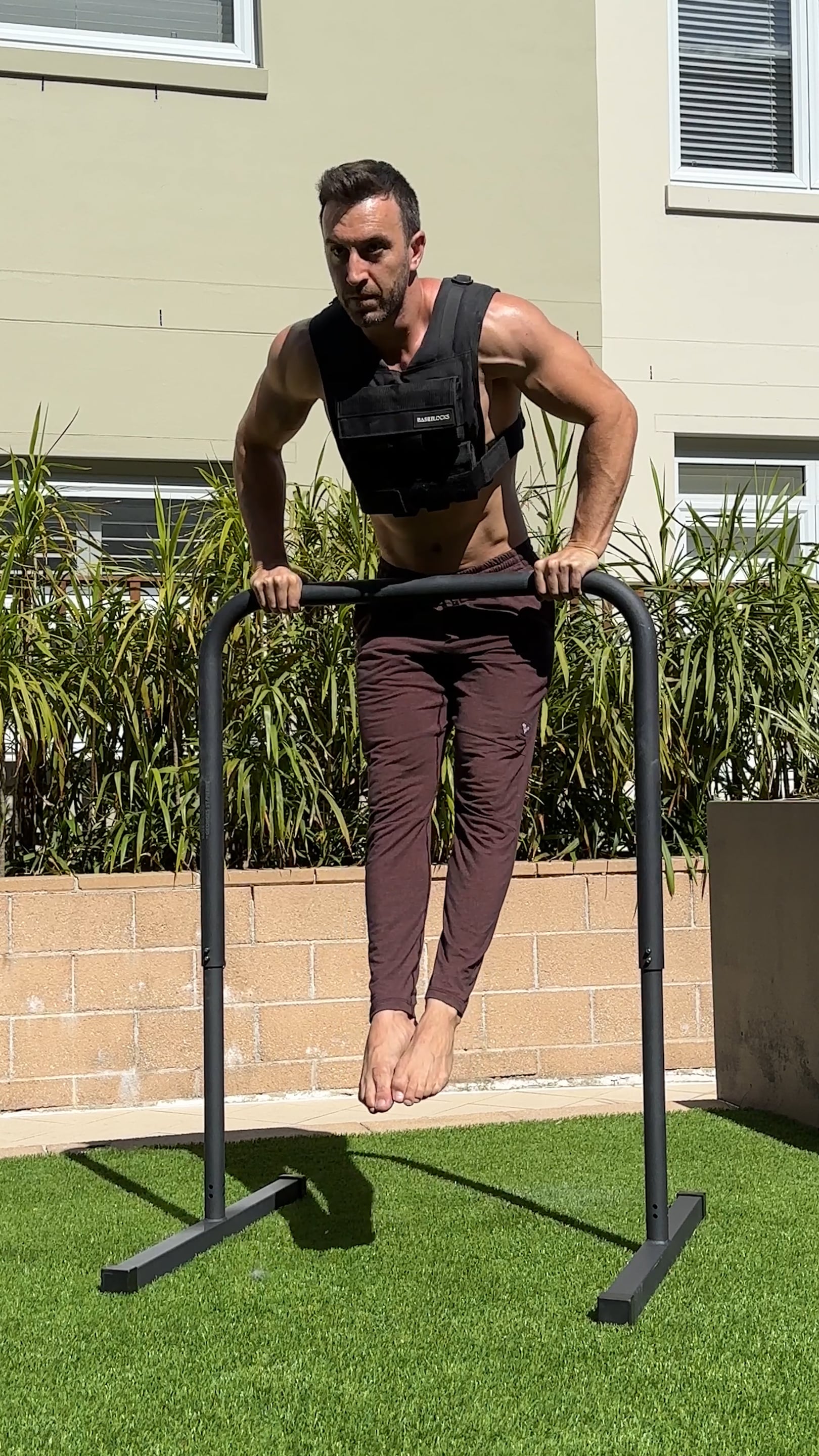 Straight Bar Dips Demo on Vimeo