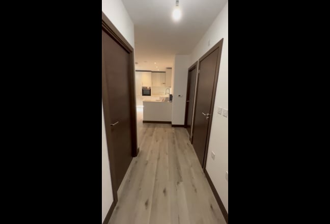 Large double en-suite in a brand new apartment Main Photo