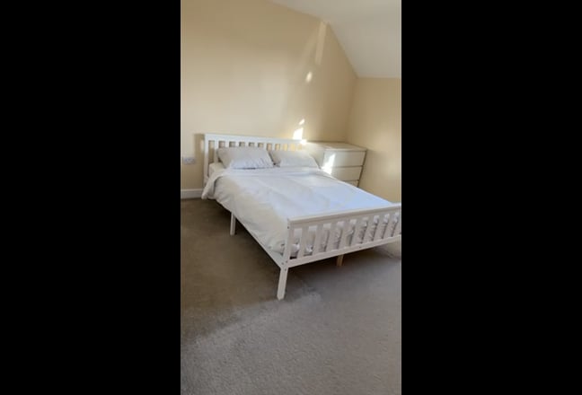 Large double room available from 01/03 Main Photo