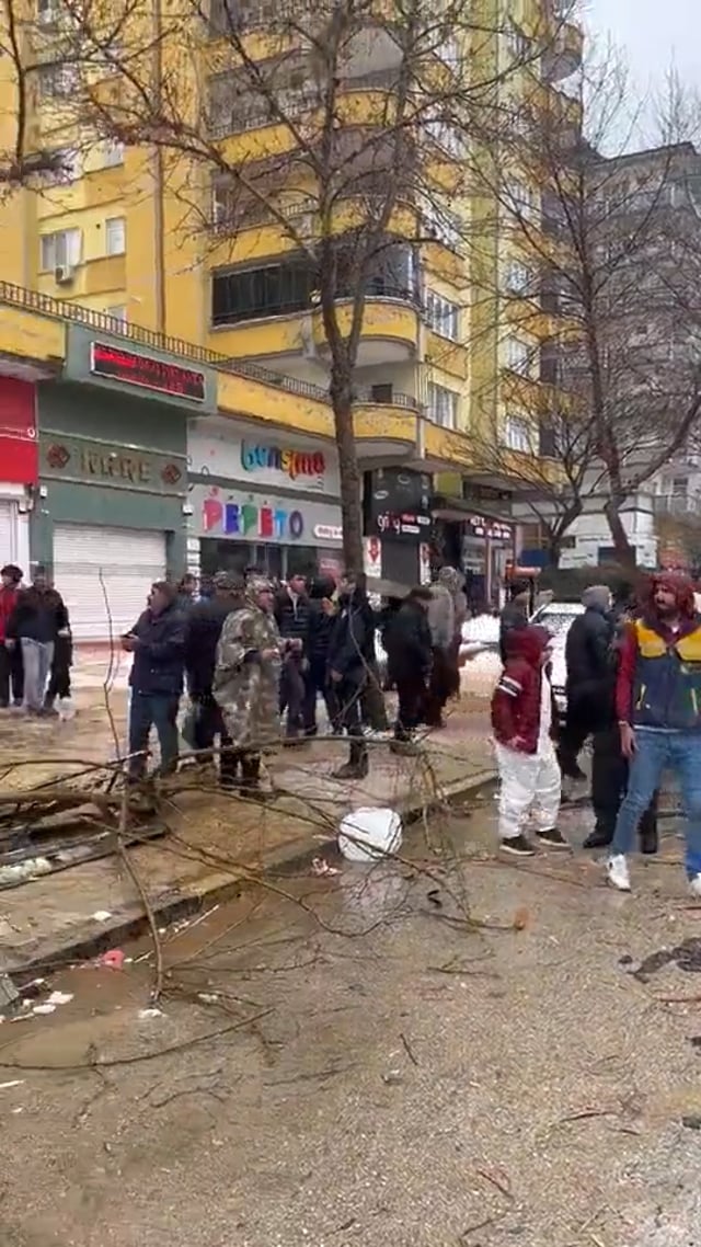 튀르키예 강진으로 인한 건물 붕괴 #1