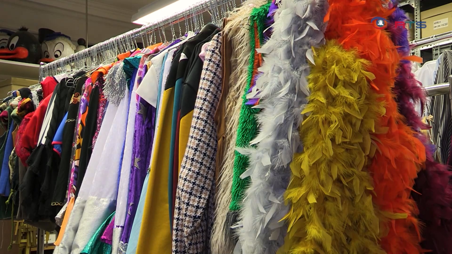 ideen-fuer-den-fasching-ein-besuch-in-salzburgs-aeltestem-kostuemverleih