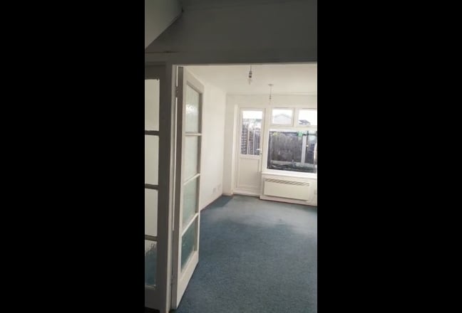 3 Bed House or 3 Double Room, couples or Singles  Main Photo