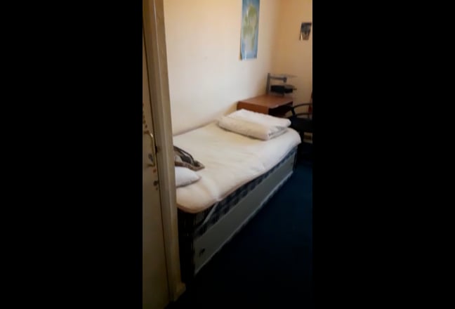 Room to let in Clapton Main Photo