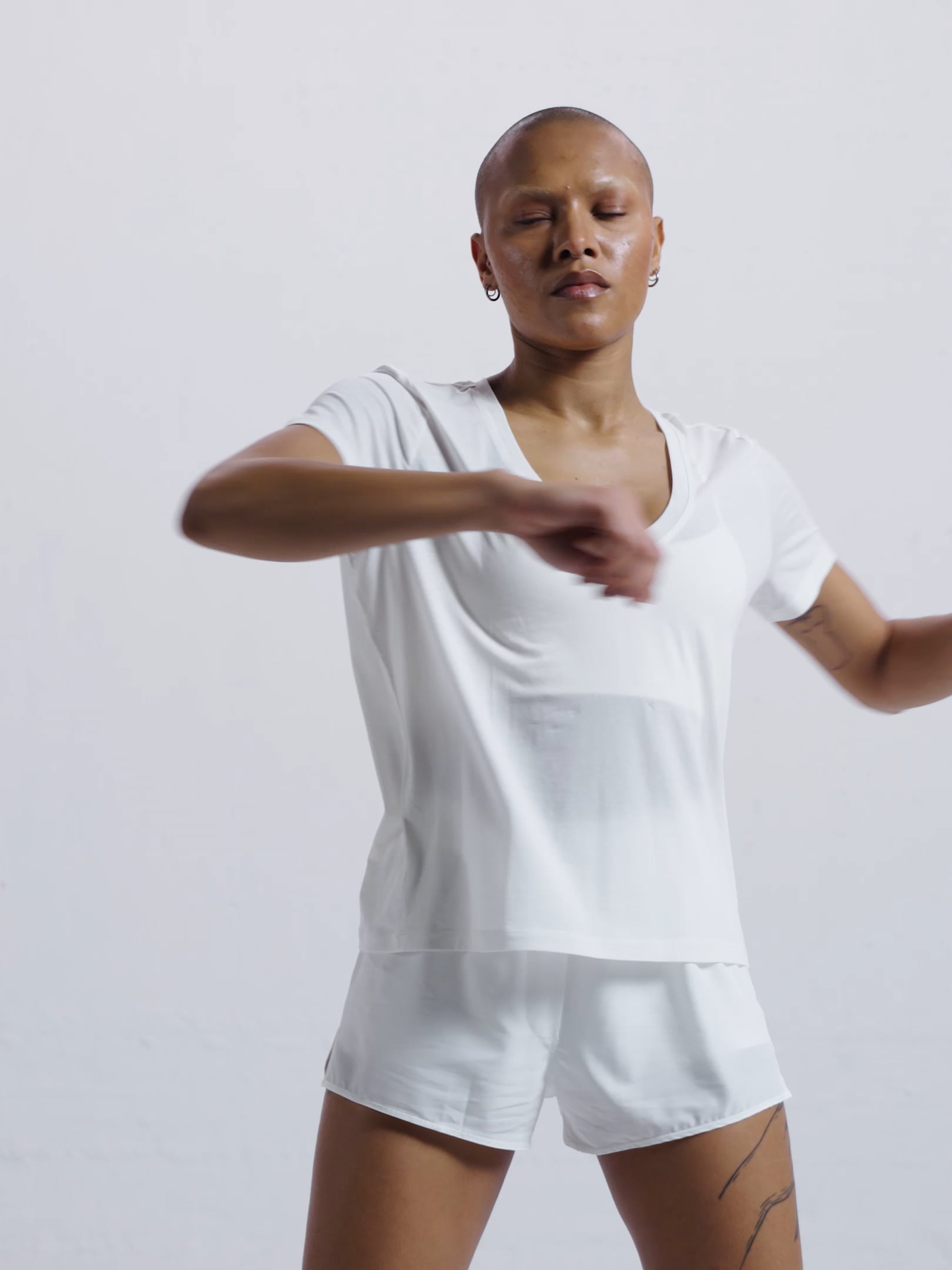 חולצה קצרה קלאסית מכותנת פימה עם צווארון V