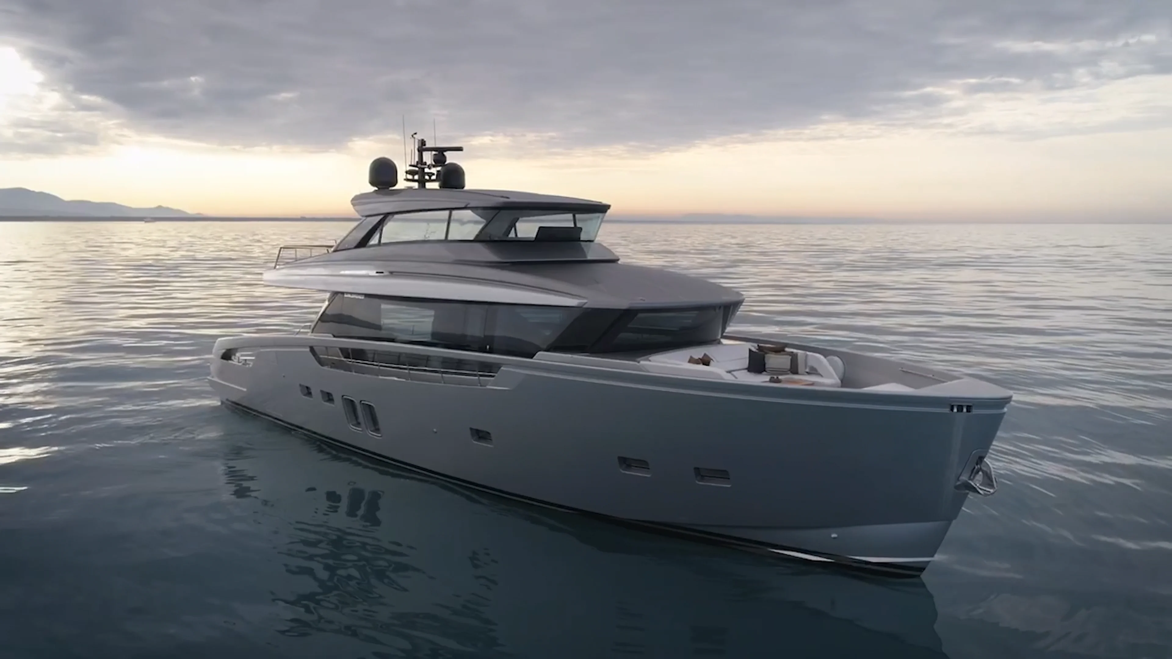 SX76 - The SX Yacht Range | Sanlorenzo Yachts UK