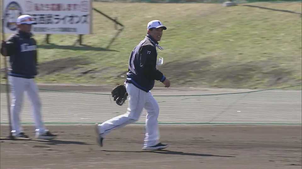 【春季キャンプ】ライオンズ・松井稼頭央監督が盗塁練習でショートの守備に入る!!  2023年2月16日 埼玉西武ライオンズ