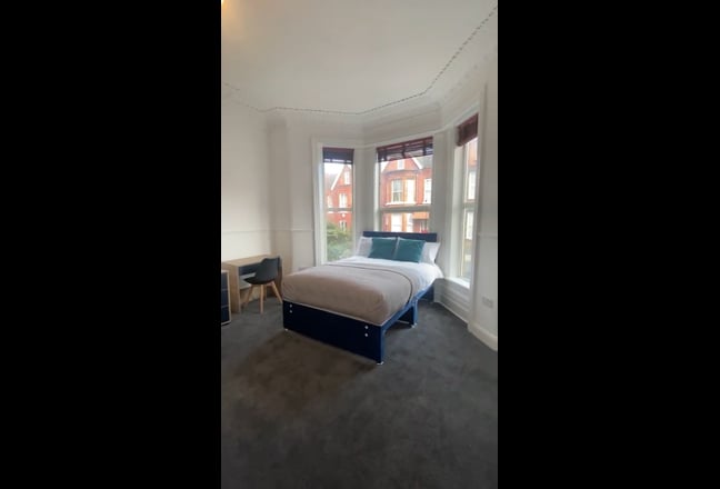 👀En-Suite Room Available Now!👀 Main Photo