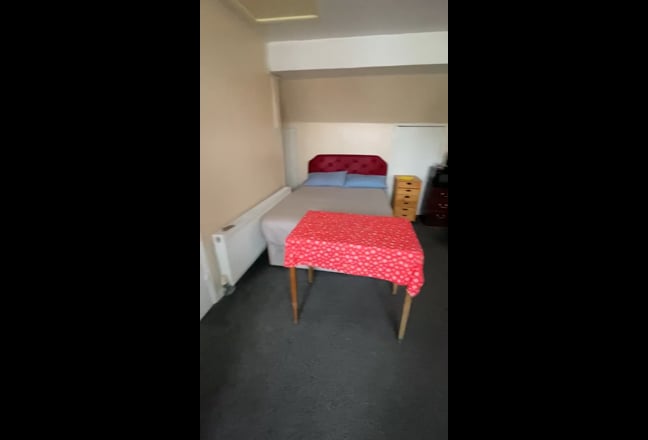  ensuite  room-for  singles  professionals preferably Main Photo