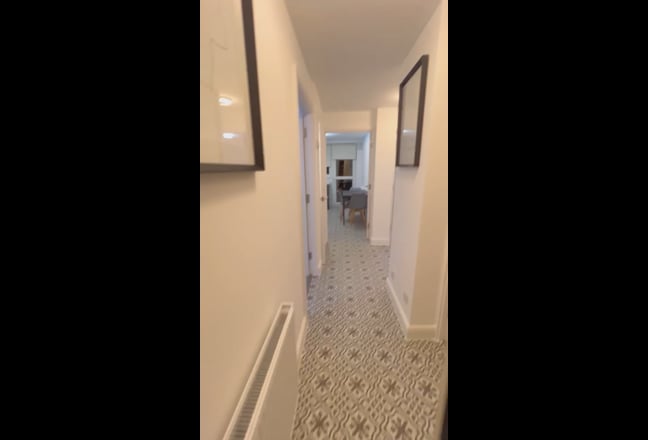 Double Room to Rent in Oval Main Photo