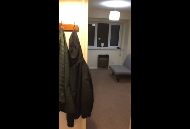 One bedroom flat to let in Uxbridge  Main Photo