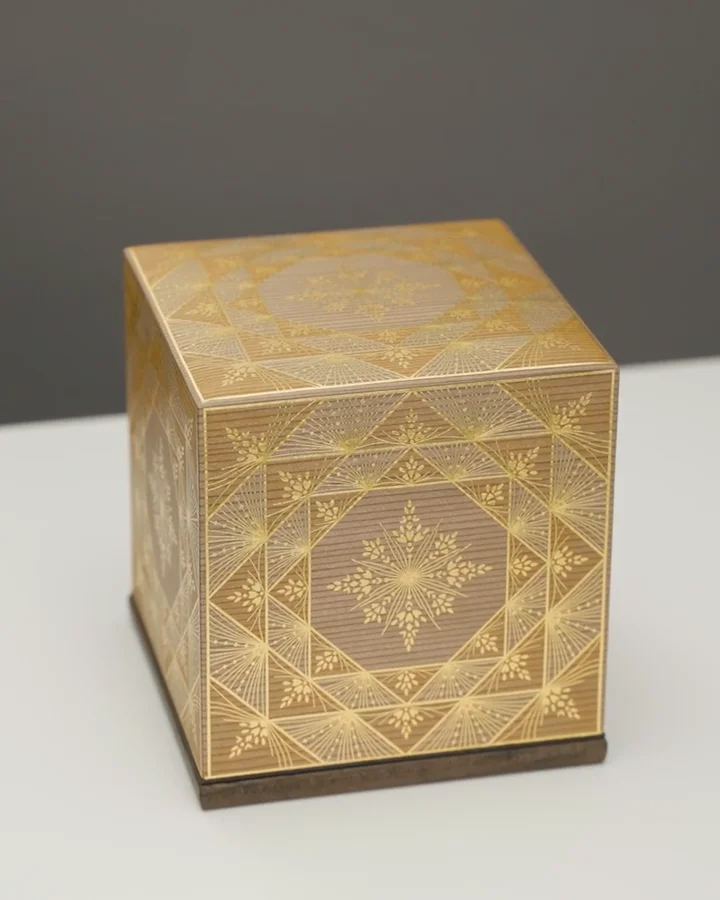 金箔縁起和硝子　煌　KIRAMEKI Edo Kiriko Handcrafted Raijin Whisky Glass With Wooden Box