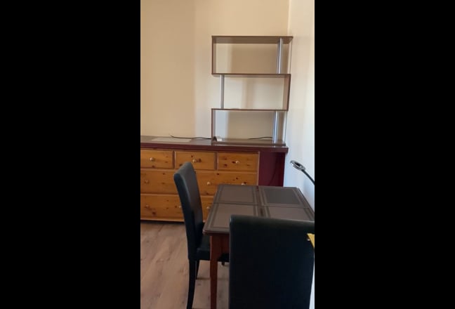 Spacious double bedroom  Main Photo
