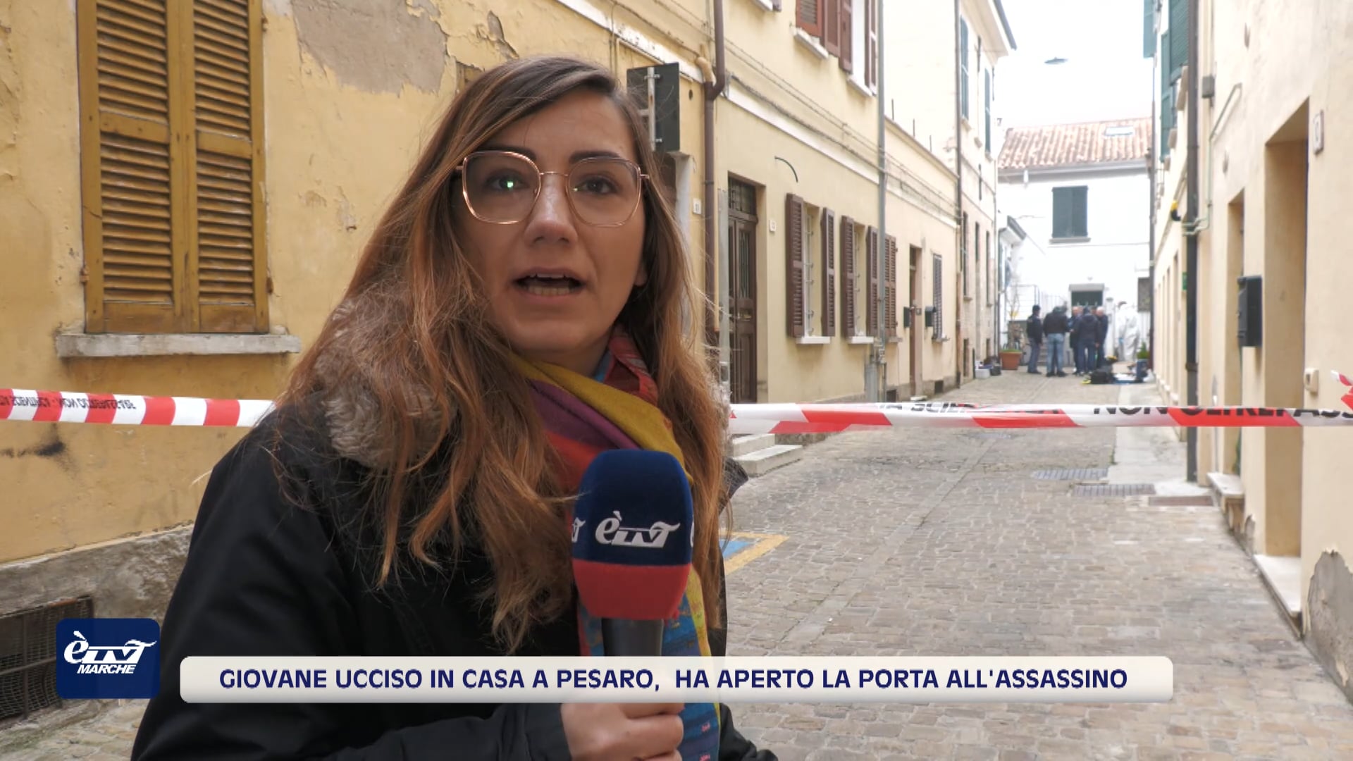 Giovane ucciso in casa a Pesaro, ha aperto la porta all'assassino. La vittima è il 27enne Pierpaolo Panzieri  - VIDEO