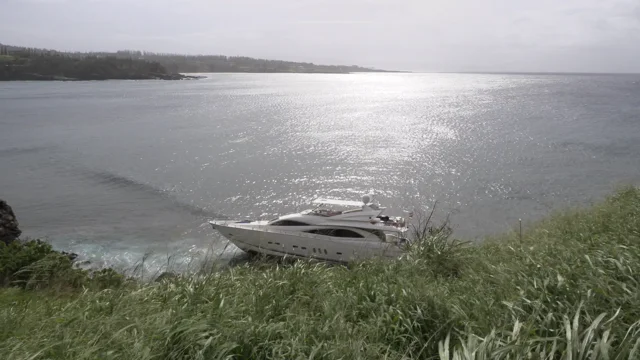 Maui officials: Luxury yacht that ran aground at marine sanctuary