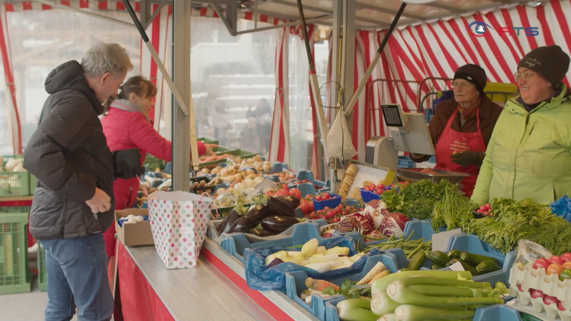 wochenmarkt-hof-am-stand-vom-fraidlgut