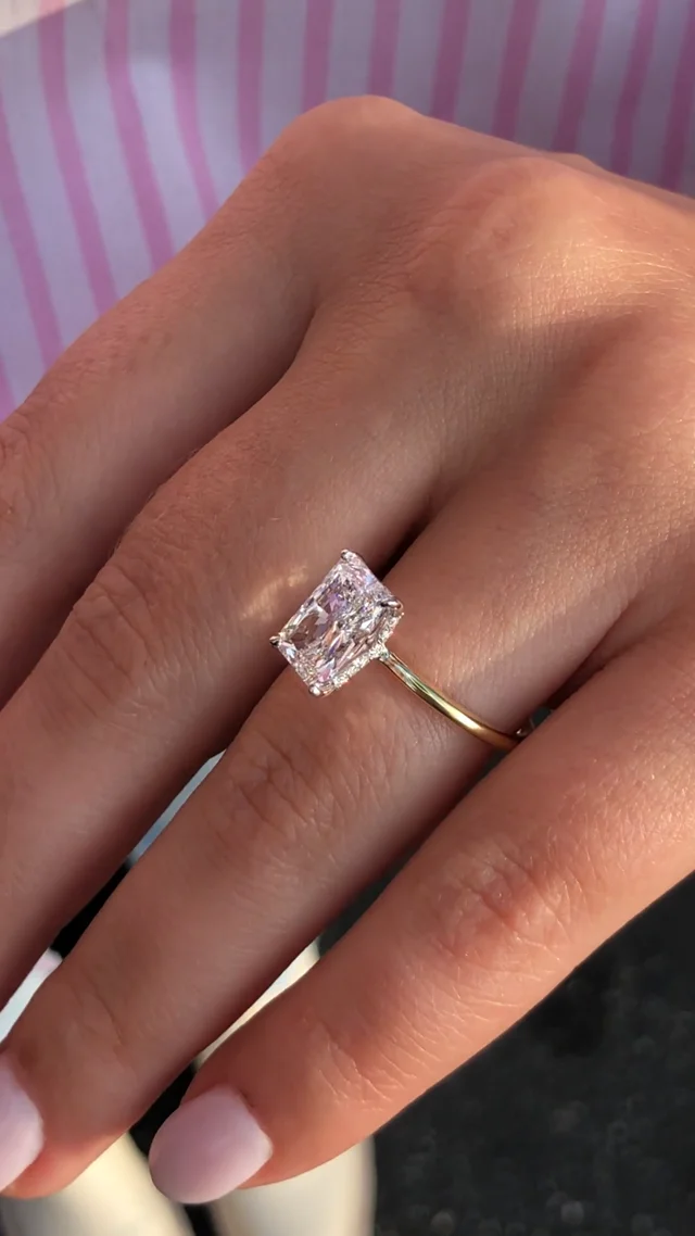 2.5 carat radiant on sale cut diamond ring