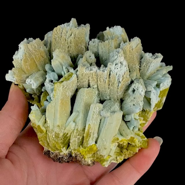 Plumbogummite pseudomorphing after Pyromorphite