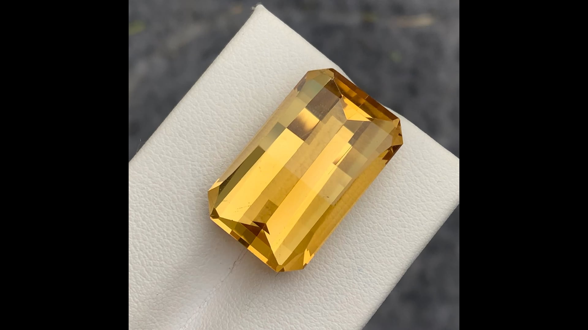 Tourmaline Jaune Naturelle Du Brésil – 44,25 Carats – Certifiée AGI – Brut