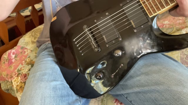 Tremolo right hand front