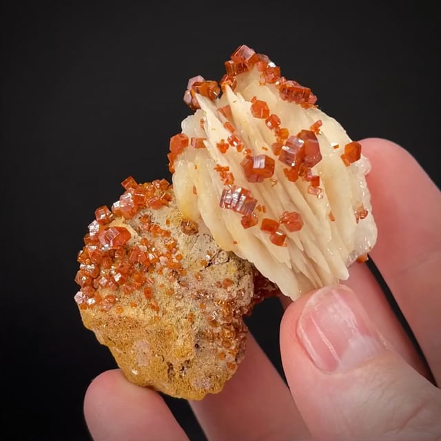 Vanadinite with Baryte