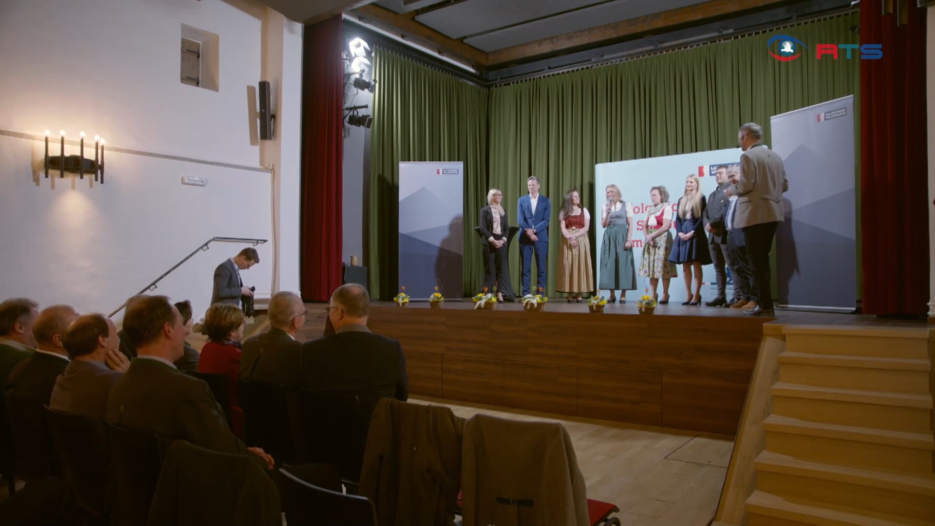 bezirkskongress-der-lungauer-volkspartei-auf-der-burg-mauterndorf