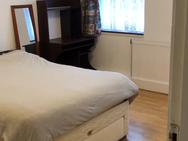 Sunny Double Room to rent,  female houseshare, E8  Main Photo