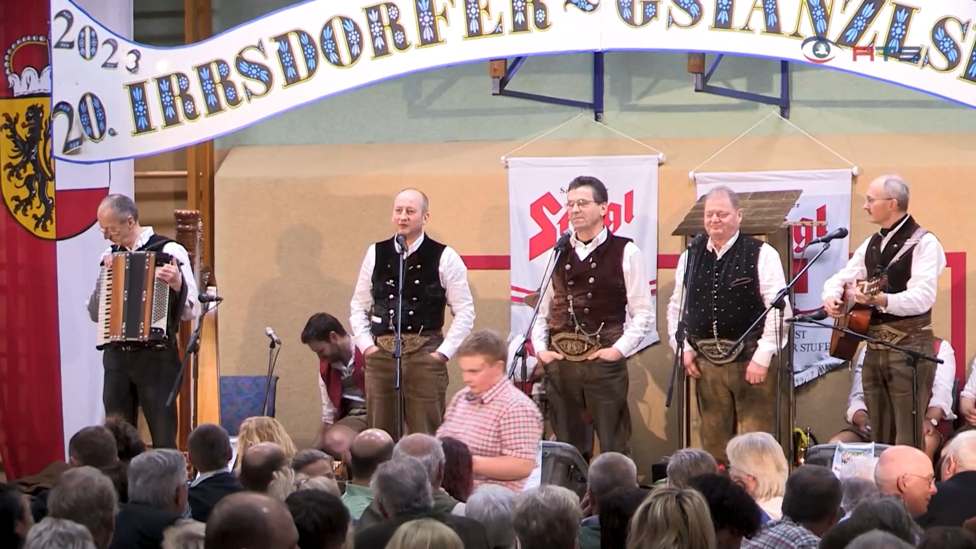 gaudi-mit-hirn-beim-irrsdorfer-gstanzlsingen-gibt-es-liebe-politik-und-musik-unter-einem-hut
