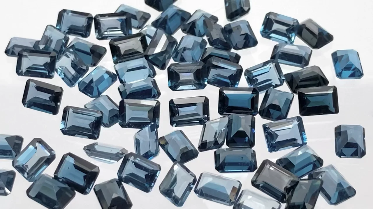 ロンドンブルートパーズ 穴なしレクタングルファセットカット7×5mm 2粒