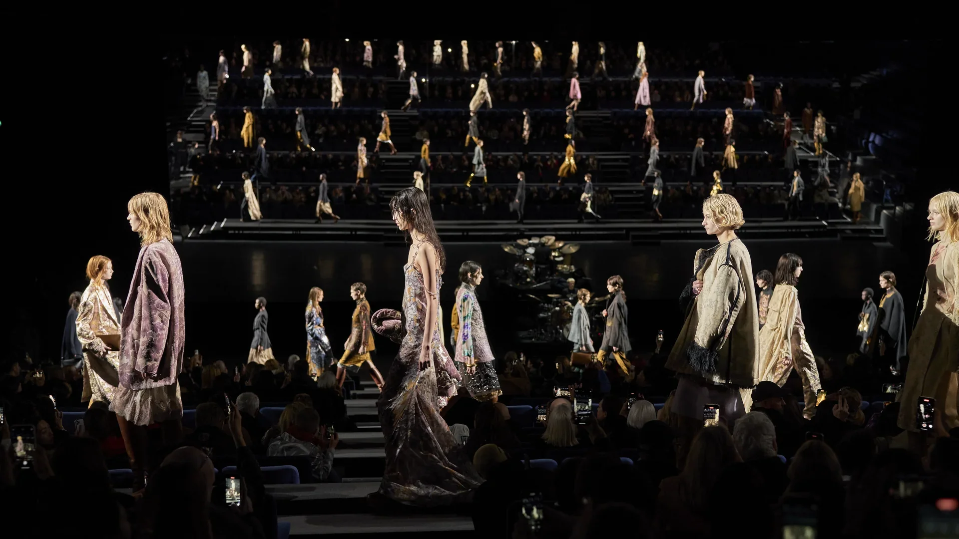 【最終値下げ】Dries Van Noten 2023AW 総レースコート Dries Van Noten Fall 2023 Ready-to-Wear Collection | Vogue