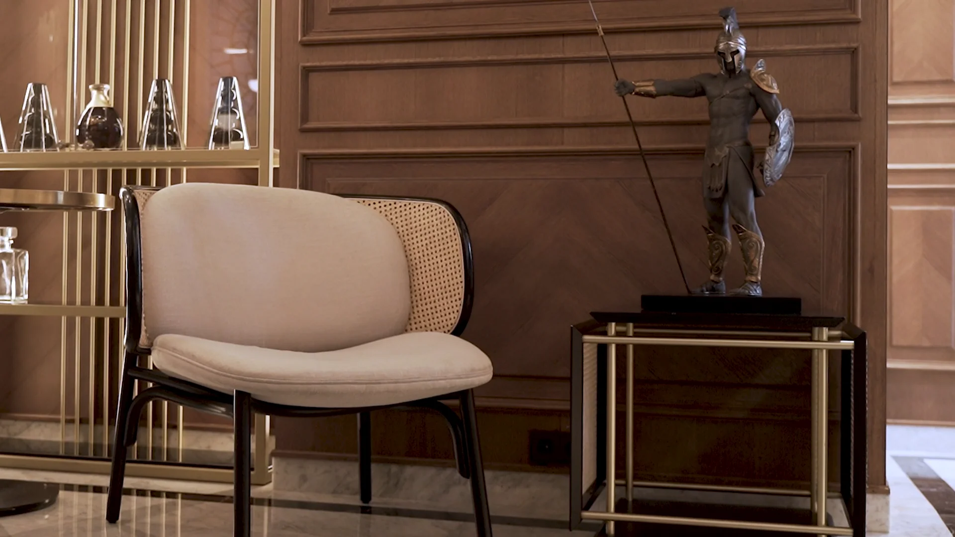 スパルタン | リヤドロ公式オンライン