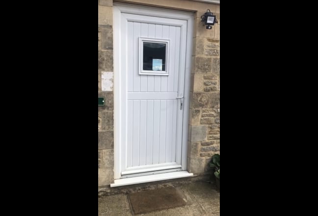 Video 1: front of cottage