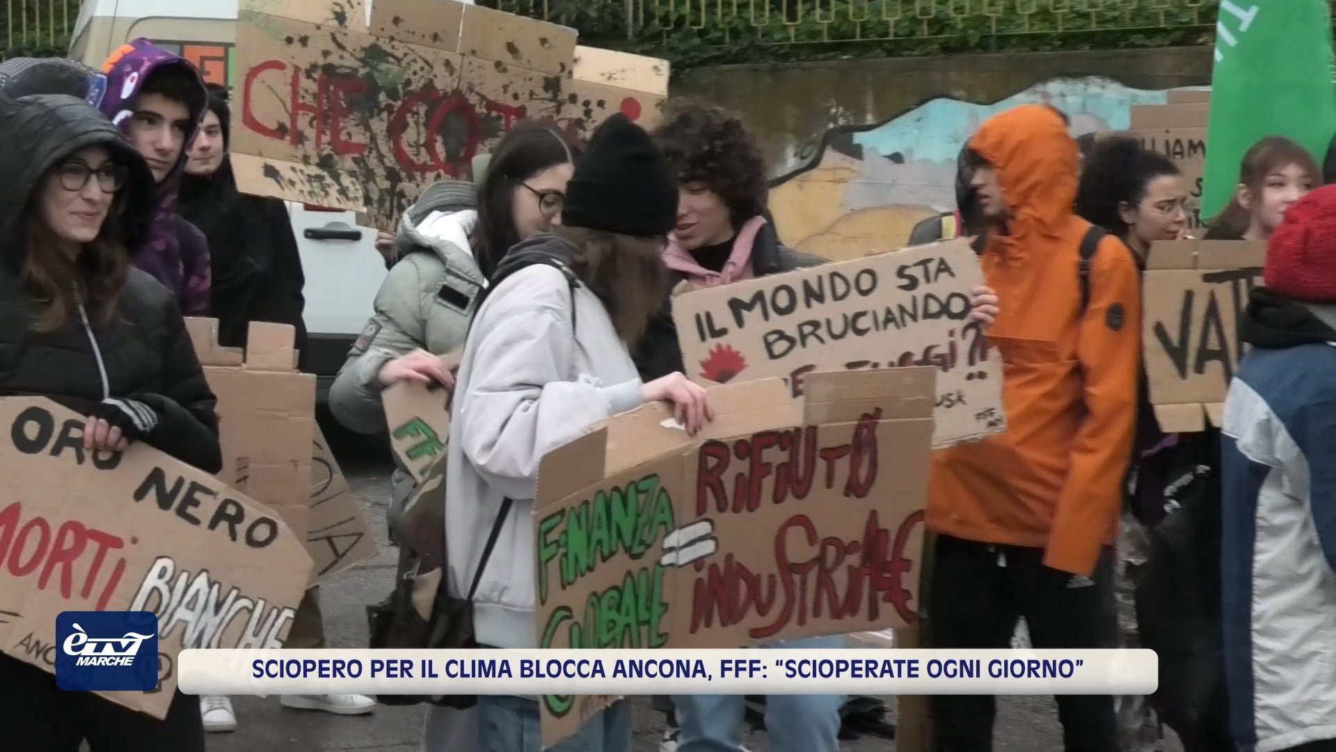 Sciopero per il clima blocca Ancona, FFF: “Scioperate ogni giorno” - VIDEO