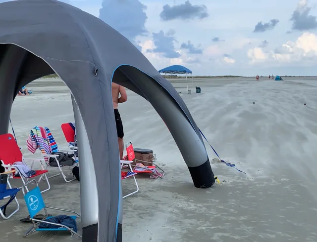 Inflatable store sun shade